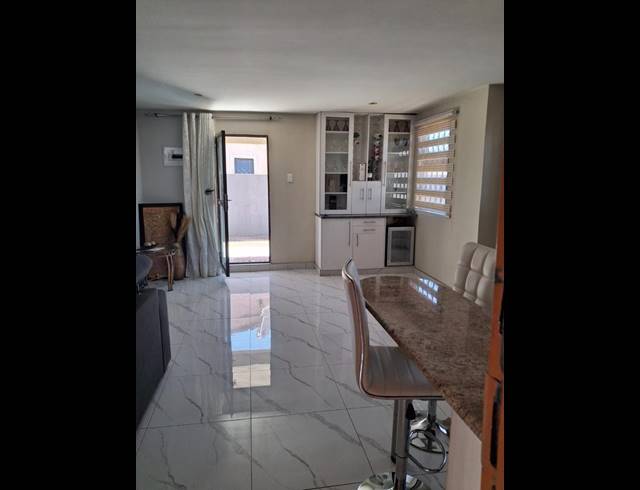 5 BEDROOM HOUSE FOR SALE IN PROTEA GLEN EXT
